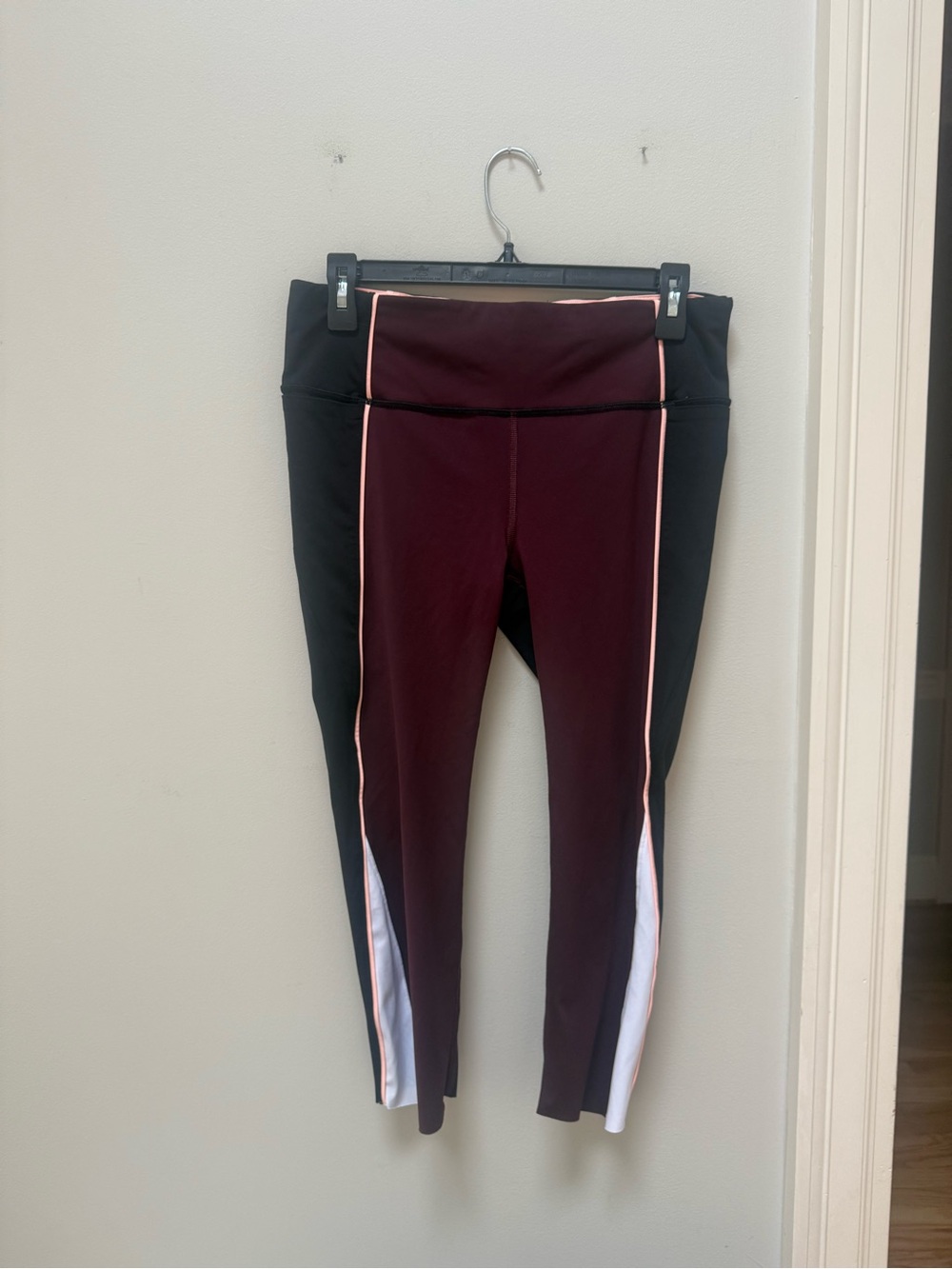 Athleta Velocity Stash Pocket Colorblock Fitness Capri Pant Womens Medium M